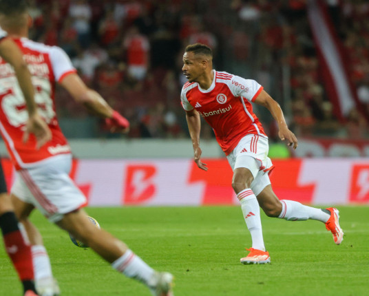 Inter inicia semana com preocupações no DM e dinheiro no cofre