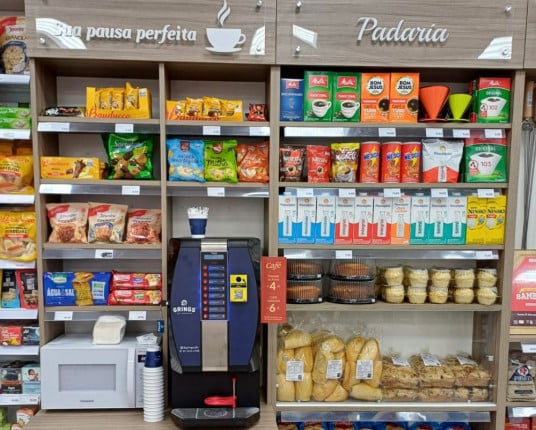Rede gaúcha abre farmácia com pão, carne...