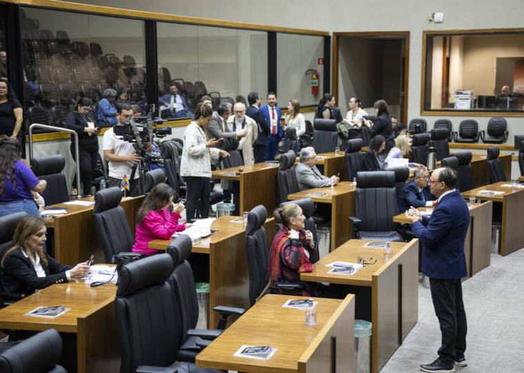 Entraram para votação dez projetos de lei, uma média de dois por sessão