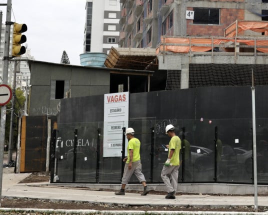 Ritmo acelerado de obras na Capital aquece oferta de empregos na construção civil