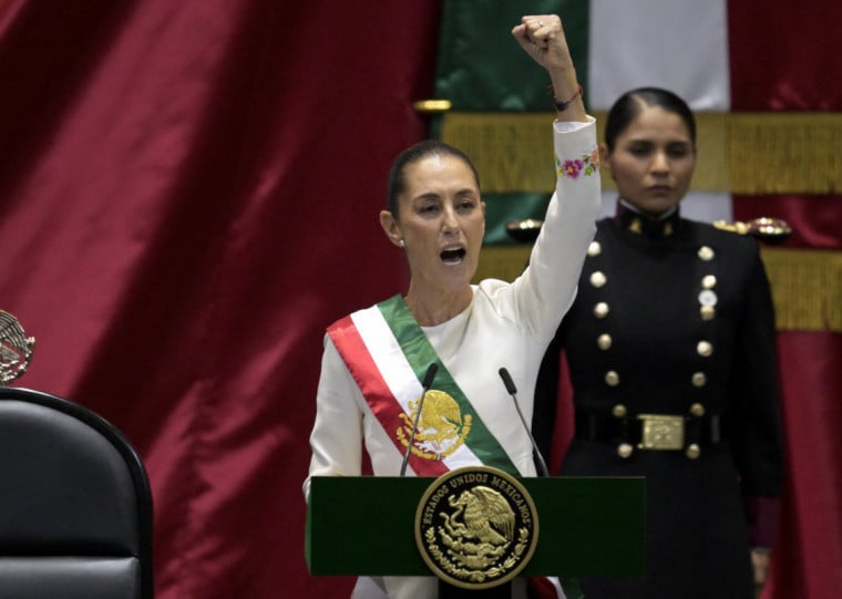 Claudia Sheinbaum, presidente do México, argumenta que aumento de tarifas visa fortalecer a indústria nacional