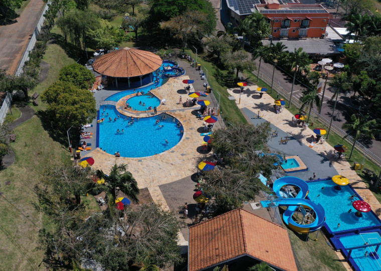 Águas sulfurosas das termas apresentam propriedades curativas, o que faz com que o balneário seja um destino muito popular