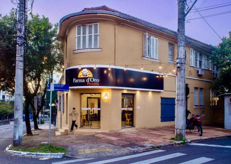 Pizzaria, segunda da Parma D'Oro, fica na esquina da avenida Protásio com rua Santos Neto