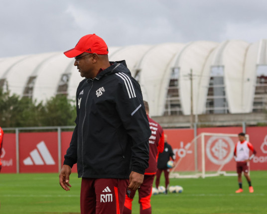 No CT Parque Gigante, Roger faz o primeiro esboço do Inter que encara o Corinthians