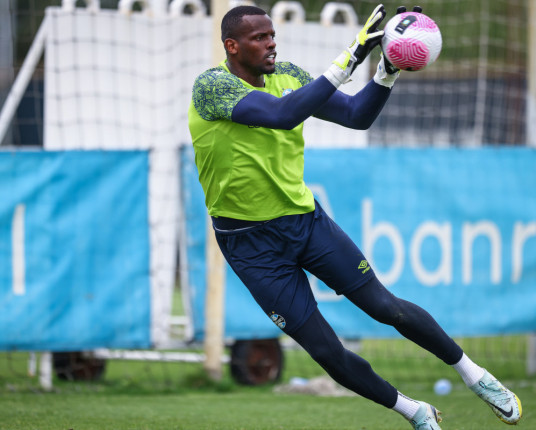 Grêmio segue com dúvidas no sistema defensivo para receber o Fortaleza