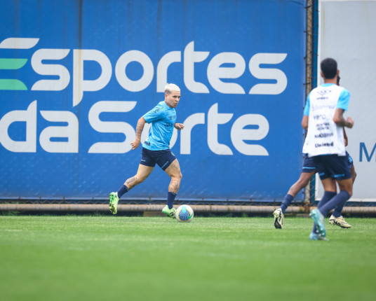 Governo fixa data para clubes com bets vetadas 'limparem' uniformes