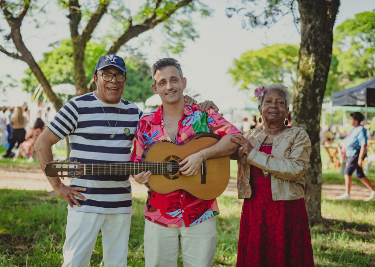 Paulinho Parada formou time que fortalece a cena do samba, e se apresenta nesta quinta-feira (10)