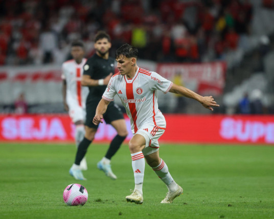 Inter empata com Corinthians nos acréscimos e ingressa no G-6 do Brasileirão