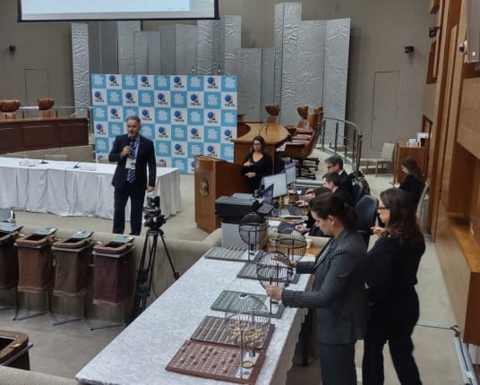 TRE-RS realiza teste de integridade de urnas para dia de votação