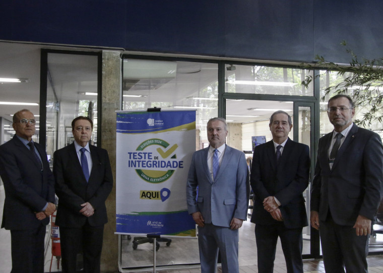 Presidência do TRE-RS presente durante a condução do Teste de Integridade  