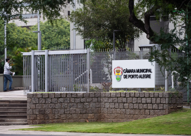 Apuração acelera na segunda hora após fechamento das urnas