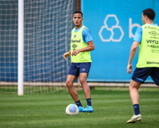 Grêmio confirma lesão de Gustavo Martins e zagueiro é dúvida para o Gre-Nal