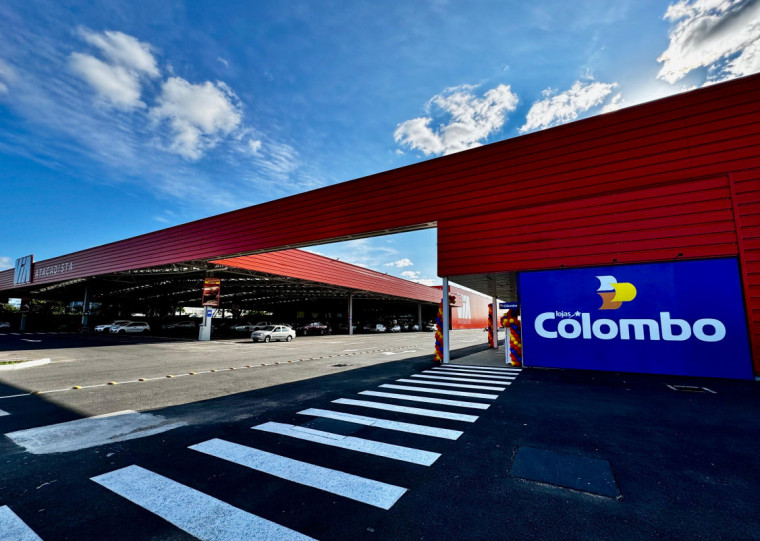 Filial da Colombo fica em frente ao Via Atacadista, operação inédita para as duas bandeiras