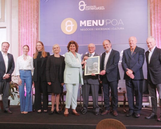 Associação Comercial presta homenagem ao centenário do líder empresarial Anton Karl Biedermann