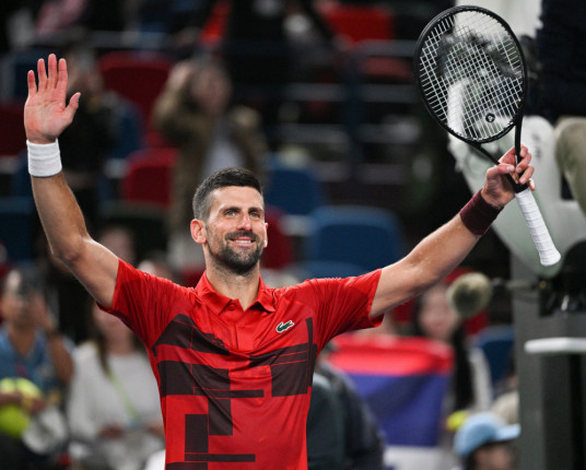 Djokovic supera italiano em Xangai e dá mais um passo rumo ao 100º título