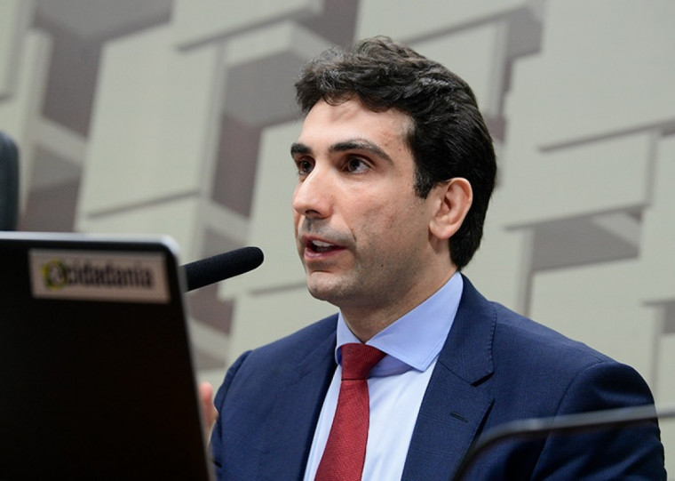 Galípolo disse ainda que BC deve ser mais parcimonioso quando faz movimento do juro para baixo