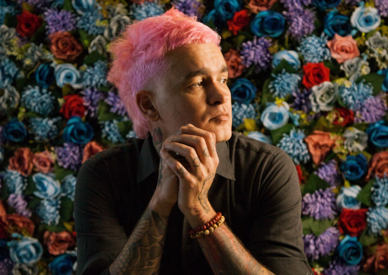 Multi-instrumentista e compositor Esteban Tavares faz show intimista no palco do Teatro de Câmara Túlio Piva, neste sábado (12)