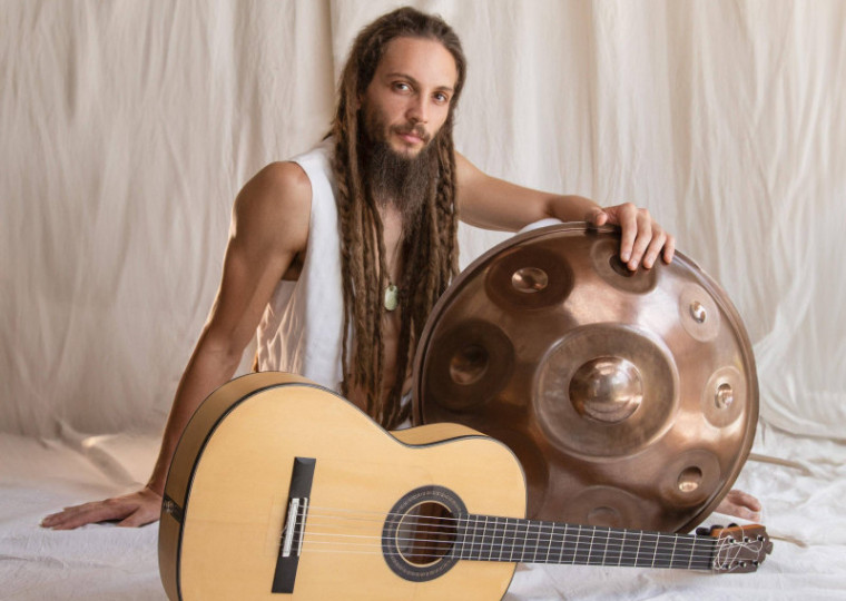 Além da apresentação com entrada franca, o músico também dará uma oficina de violão flamenco e handpan, integrando o 2º Festival de Percussão Ecarta Musical