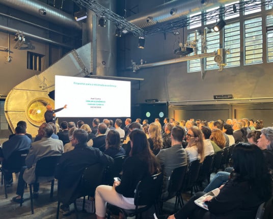 Fórum debate retomada econômica do RS no Instituto Caldeira