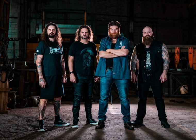 O Matanza Ritual é formado por Jimmy London (2° direita), Felipe Andreoli (2° esquerda), Antônio Araújo (1° direita) e Amílcar Christofáro (1° esquerda)