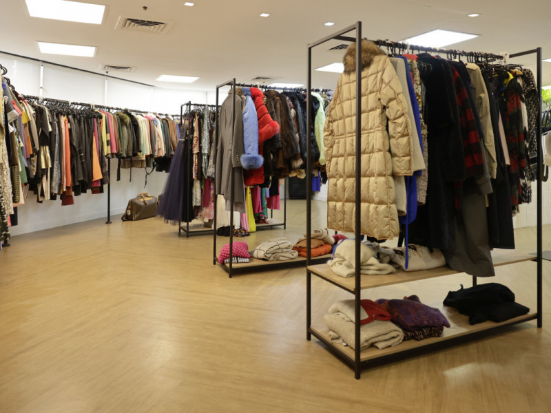 O 2nd Chance tem um acervo de 3 mil pe&ccedil;as de luxo Foto: T&Acirc;NIA MEINERZ/JC