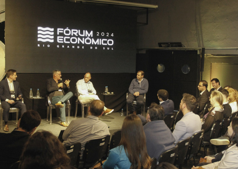 Especialistas avaliam que governo federal deve diminuir despesas e criar ambiente para redução de juros  