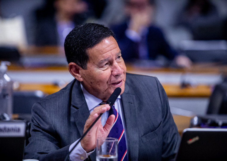 Para o senador do Rio Grande do Sul, vários fatores podem ter resultado nessa ausência do eleitor nas urnas no primeiro turno das eleições de outubro