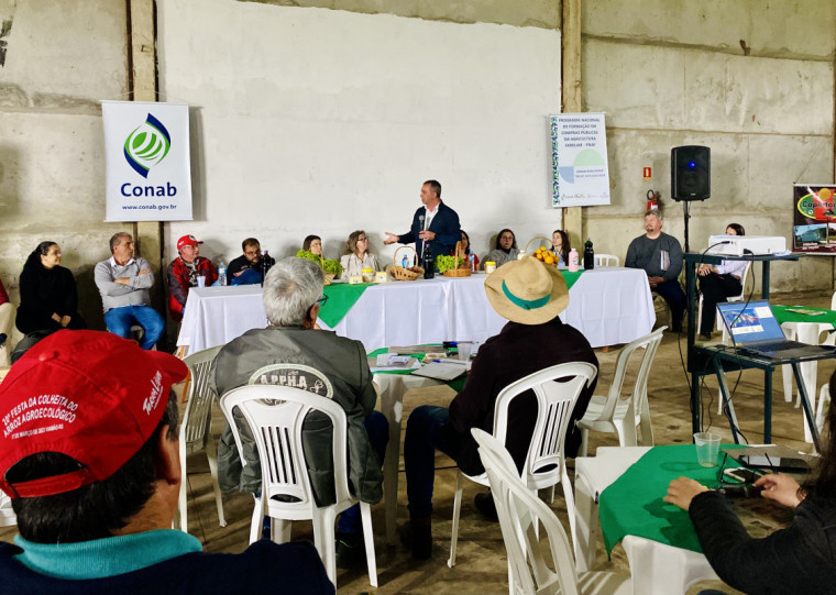 Capacitação reuniu cerca de 80 agricultores familiares e assentados da reforma agrária, na sede da Cooperforte