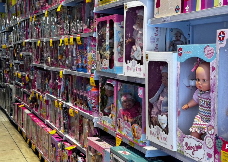 Compras para o Dia das Crianças, puxadas pelos brinquedos, reforça caixa do comércio