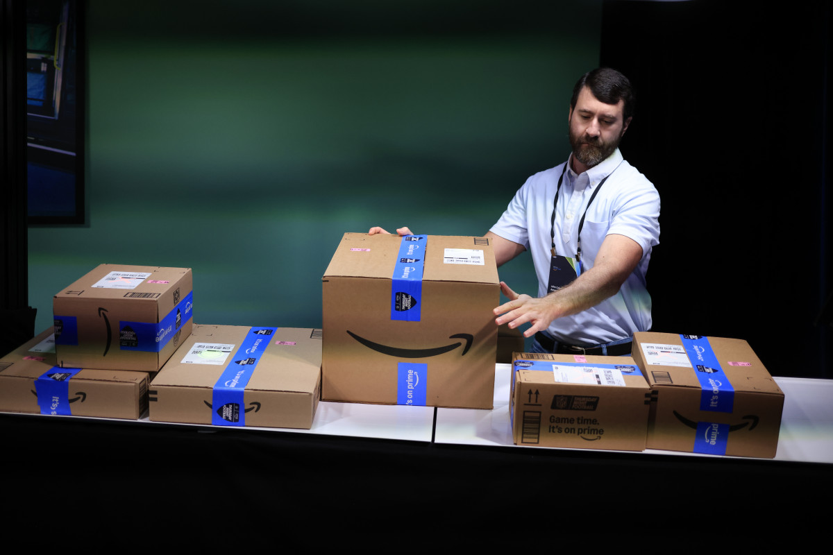 Tecnologia com uso de luzes auxilia na separação de entregas nas unidades móveis | AMAZON/DIVULGAÇÃO/JC