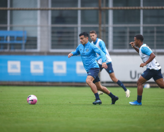 Grêmio se reapresenta após derrota e inicia preparação para o clássico
