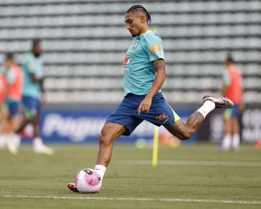 Contestada pelas más atuações, seleção brasileira encara o Peru em Brasília