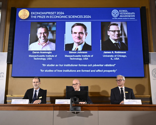Nobel de Economia: trio é premiado por estudos sobre diferenças na prosperidade das nações