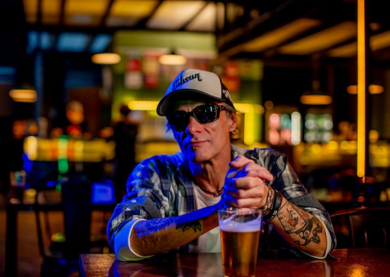 Um dos fundadores da icônica banda gaúcha TNT vai se apresentar no sábado (19)