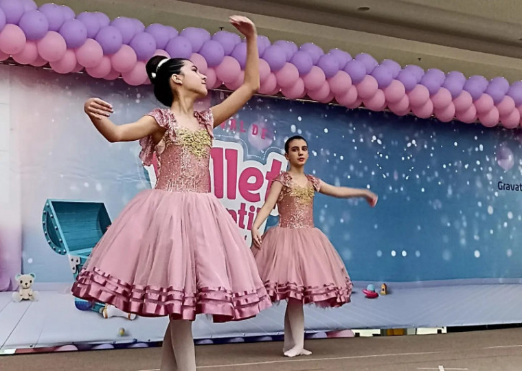 Espetáculo gratuito vai reunir quase 200 bailarinas com idades entre 3 e 14 anos neste sábado (19)