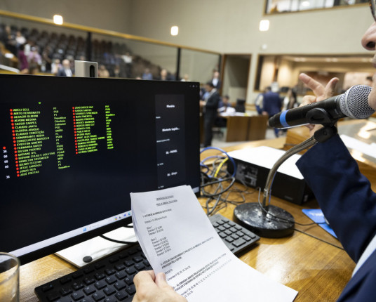 Ainda em clima de campanha, ritmo de votação é lento na Câmara Municipal de Porto Alegre