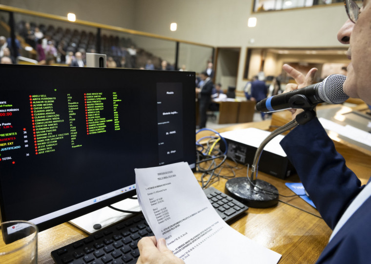 Parlamentares realizaram apenas uma sessão de votação após primeiro turno das eleições municipais