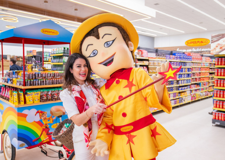 Supermago se diferencia por oferecer diversidade de processados e itens de mercearia; mascote é atração semanal 