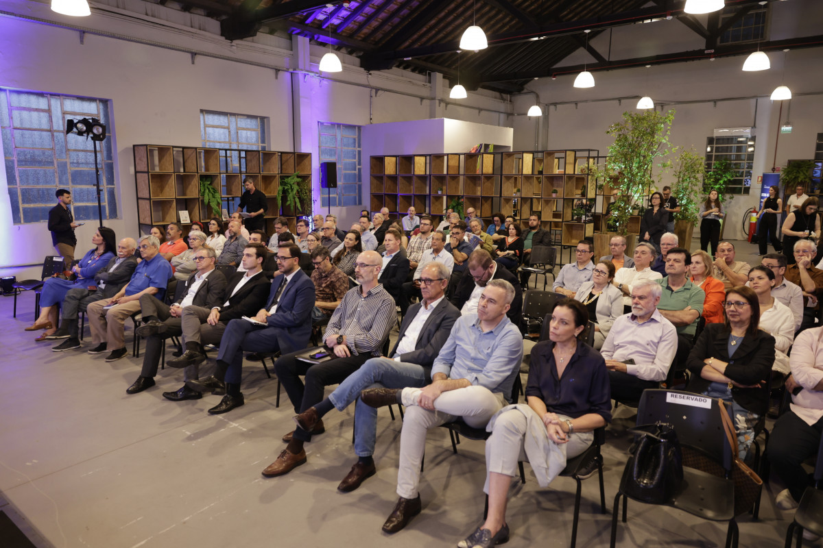 Mais de 100 pessoas participaram do evento, que iniciou às 17h | Tânia Meinerz/JC