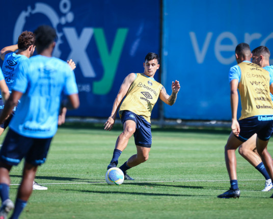 Após derrota no clássico, Grêmio se reaproxima da zona de rebaixamento