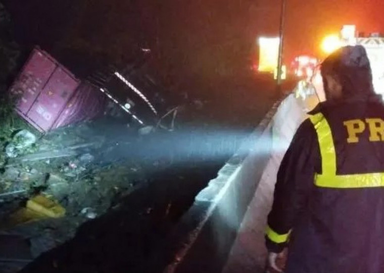 Ocorrência na BR-376, em Guaratuba, no Paraná vitimou ainda o motorista da van e o coordenador técnico