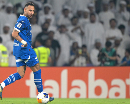 Neymar sai machucado de campo em seu segundo jogo após retorno de lesão