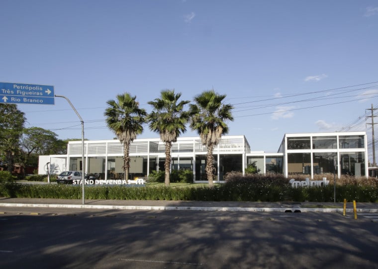 Empreendimento da Melnick (foto) ser&aacute; na Av. Ipiranga, esquina com Av. Silva S&oacute;; Zaffari tem projeto para terreno da antiga FDRH