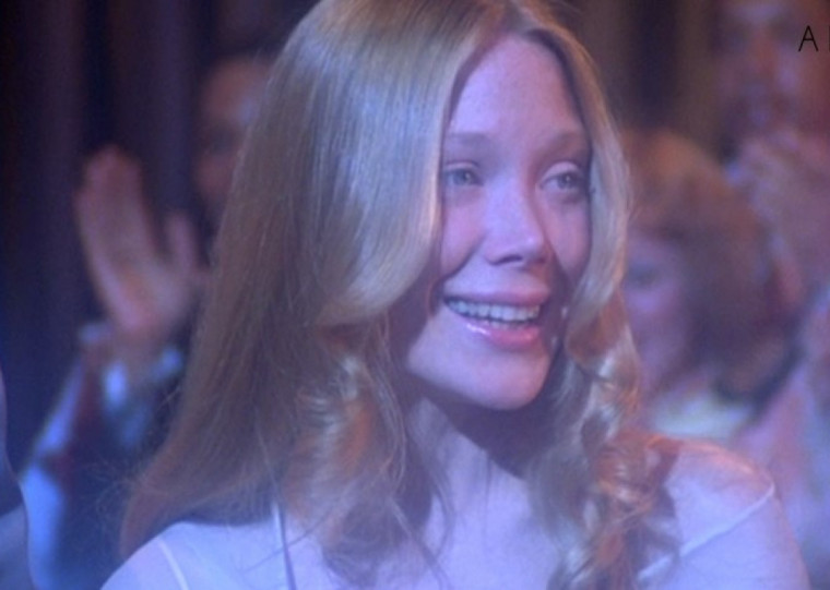 Na véspera do Dia das Bruxas, 30 de outubro, a Cinemateca Paulo Amorim irá exibir o renomado Carrie, a Estranha (1976)