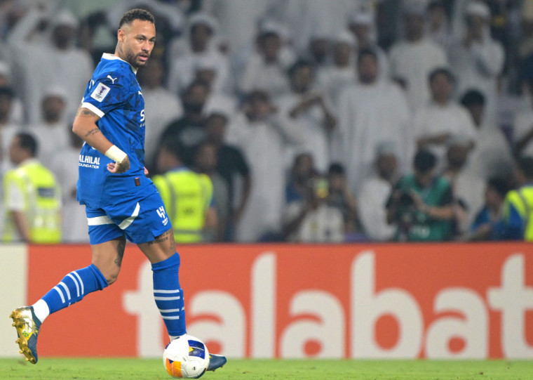 Brasileiro do Al Hilal entrou no segundo tempo do confronto com o Esteghlal e jogou 28 minutos
