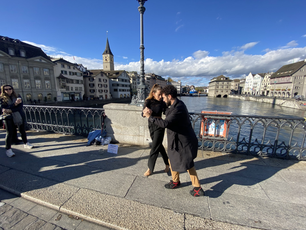 Casais dan&ccedil;am tango &agrave; beira do lago | Mauro Belo Schneider/Especial/JC
