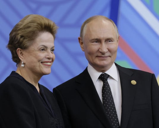 Putin oferece ao Brasil novo mandato no banco dos Brics com Dilma