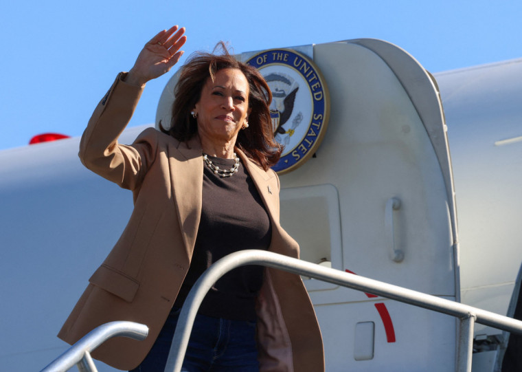 Estrat&eacute;gia de democratas &eacute; ganhar eleitores indecisos e republicanos avessos a Trump
