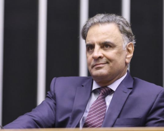 Aécio diz que PSDB desistiu de fusão com Podemos