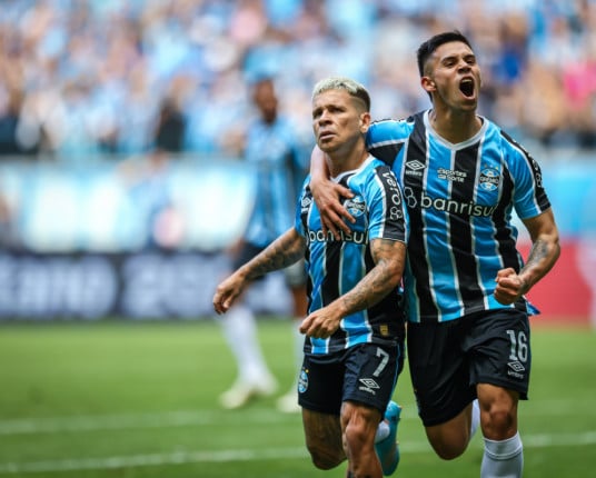 De virada, Grêmio vence o lanterna Atlético-GO no Brasileirão e afasta crise